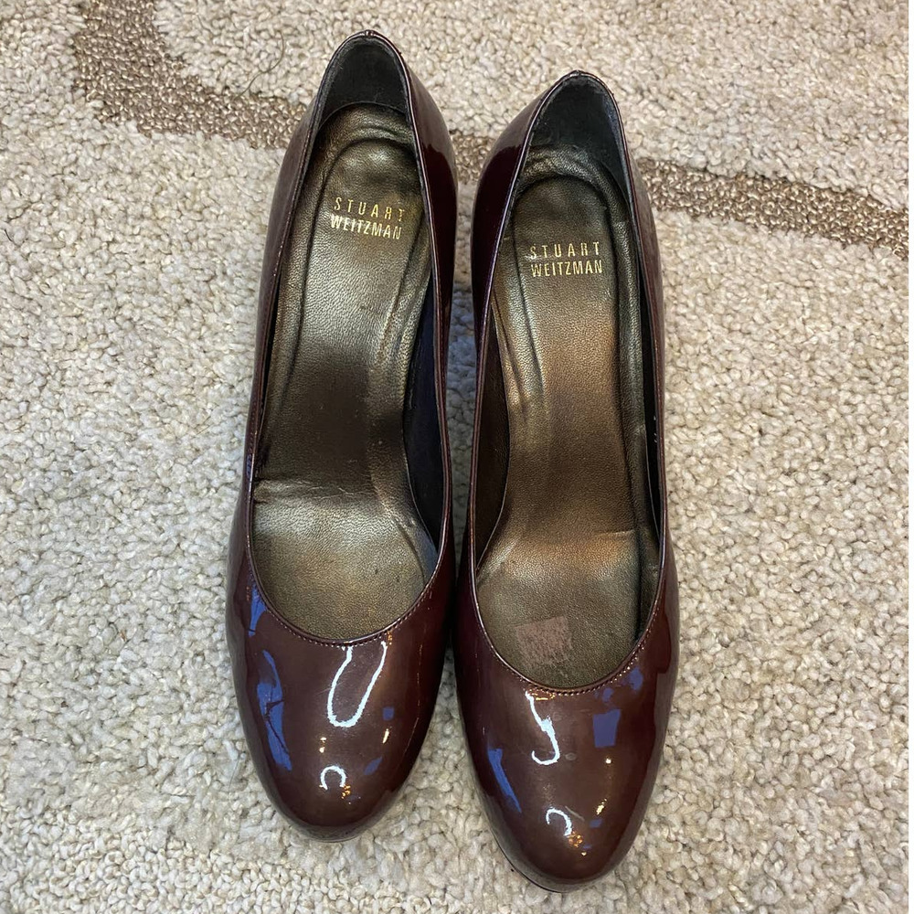 Stuart Weitzman Round Toe Pump
